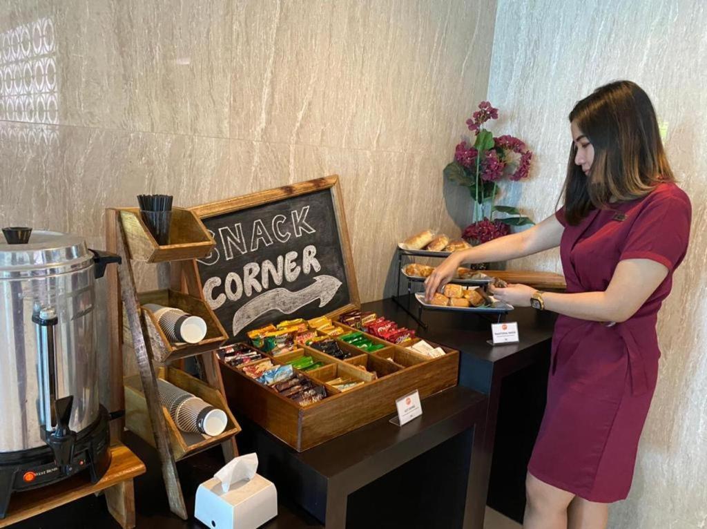 News Hotel Waru Sidoarjo Dış mekan fotoğraf